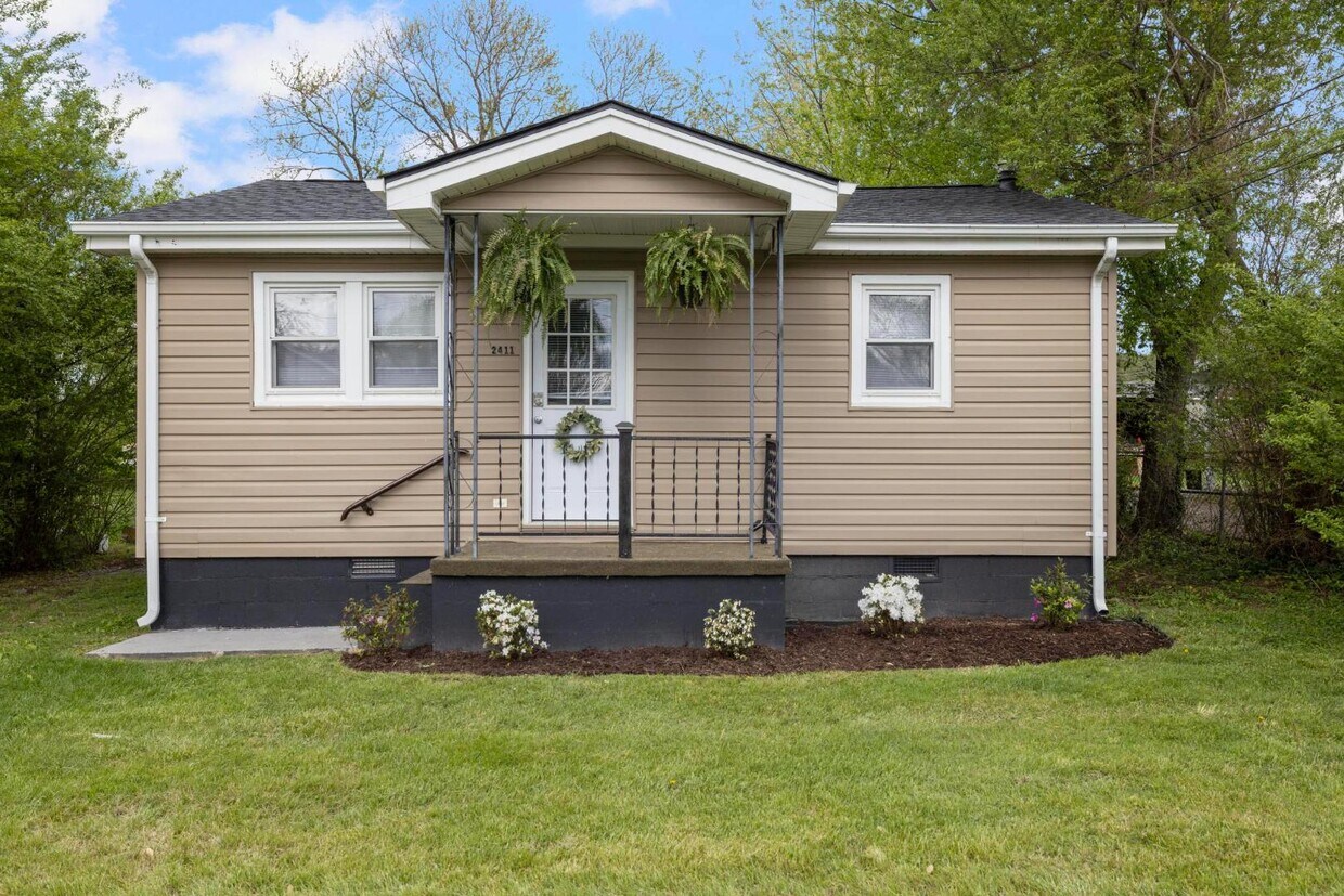 Primary Photo - 2411 Park Ave