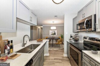 Building Photo - 9200 Roberts Dr