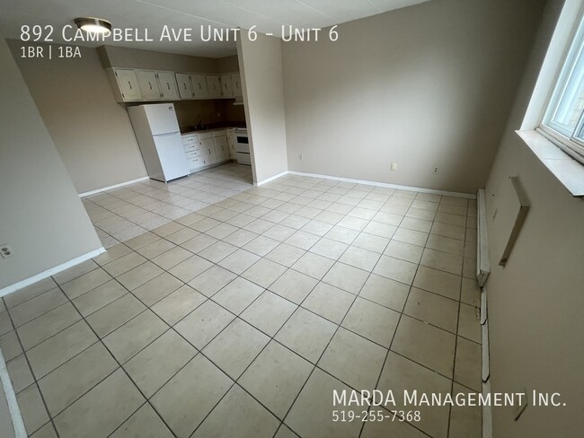 Building Photo - SPACIOUS 1 BED/1BATH APT - COLLEGE & CAMPBELL + HYDRO! 1/2 MON FREE!!
