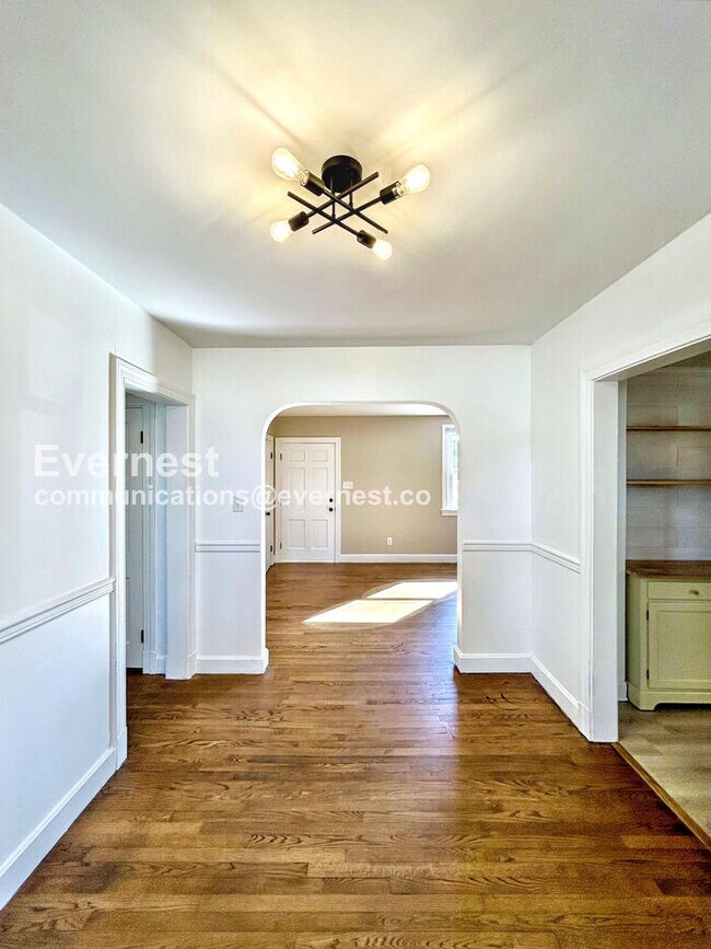 Foto del edificio - 8282 Wonderland Ln