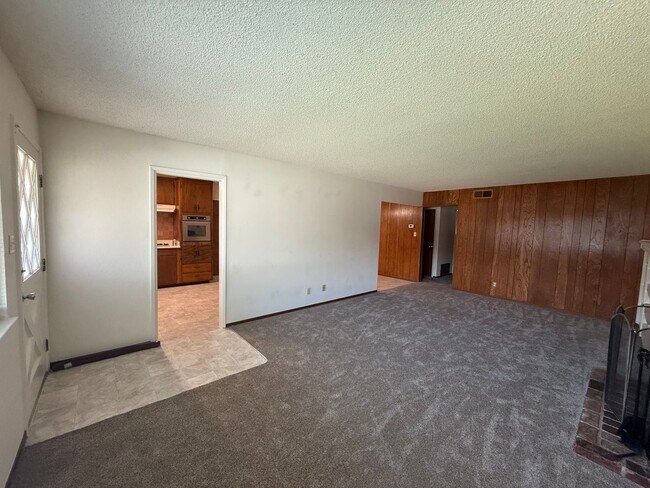 Foto del edificio - 3 bed 2 bath available in Sacramento!