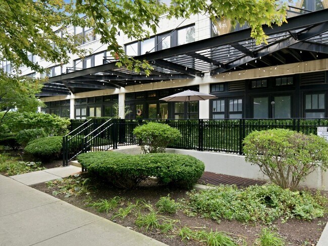 Foto del edificio - 1000 W 15th St