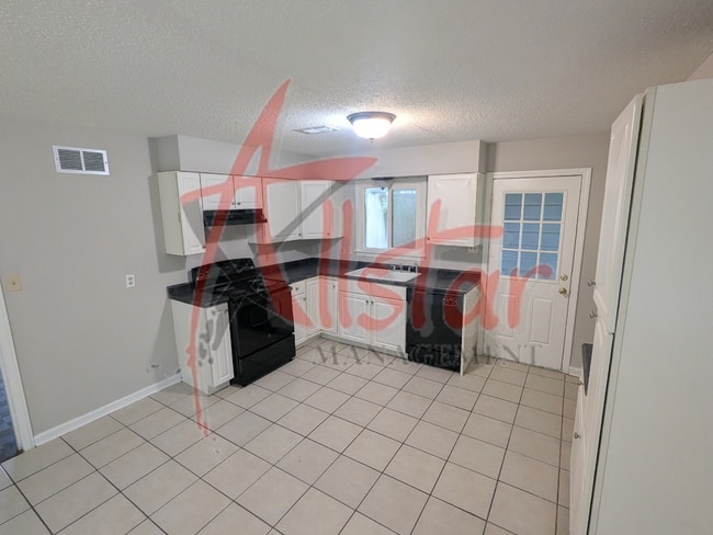 Building Photo - 1319 Stateline Rd W