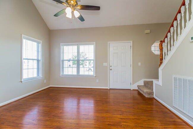 Building Photo - 703 Fruitland Ct