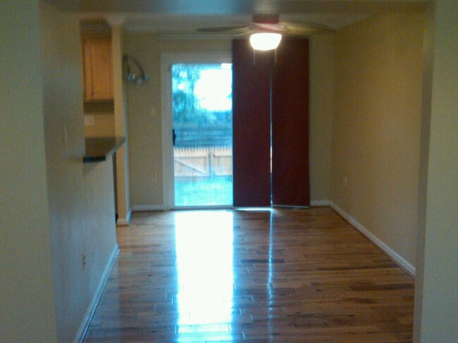 Building Photo - 30 King Charles Cir