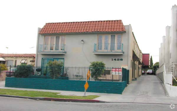 Building Photo - 1426 S Point View St