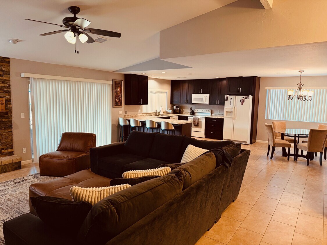 Foto principal - 2404 N Palomino Ct