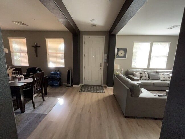 Building Photo - 3156 Via Como