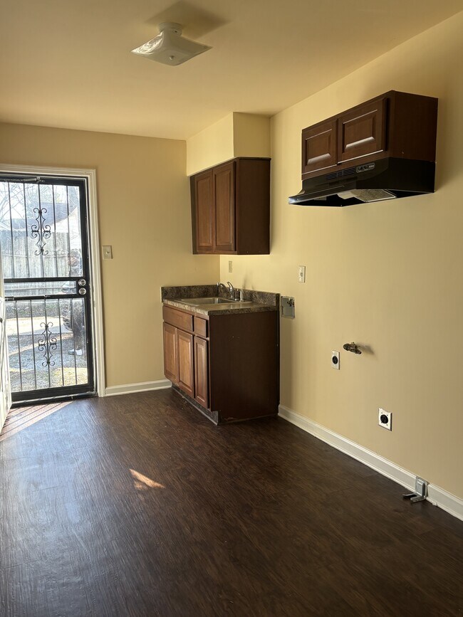 Foto del edificio - 2413 Deadrick Ave