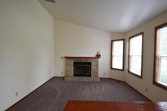 Foto del edificio - Spacious 4-Bedroom South Boise Home with F...