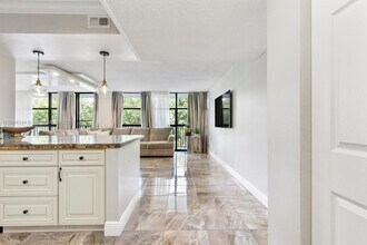 Building Photo - 600 Parkview Dr