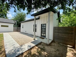 Building Photo - 1209 E St Johns Ave