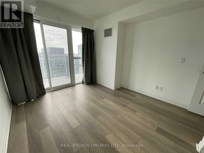 Photo du bâtiment - 275 Yorkland Rd