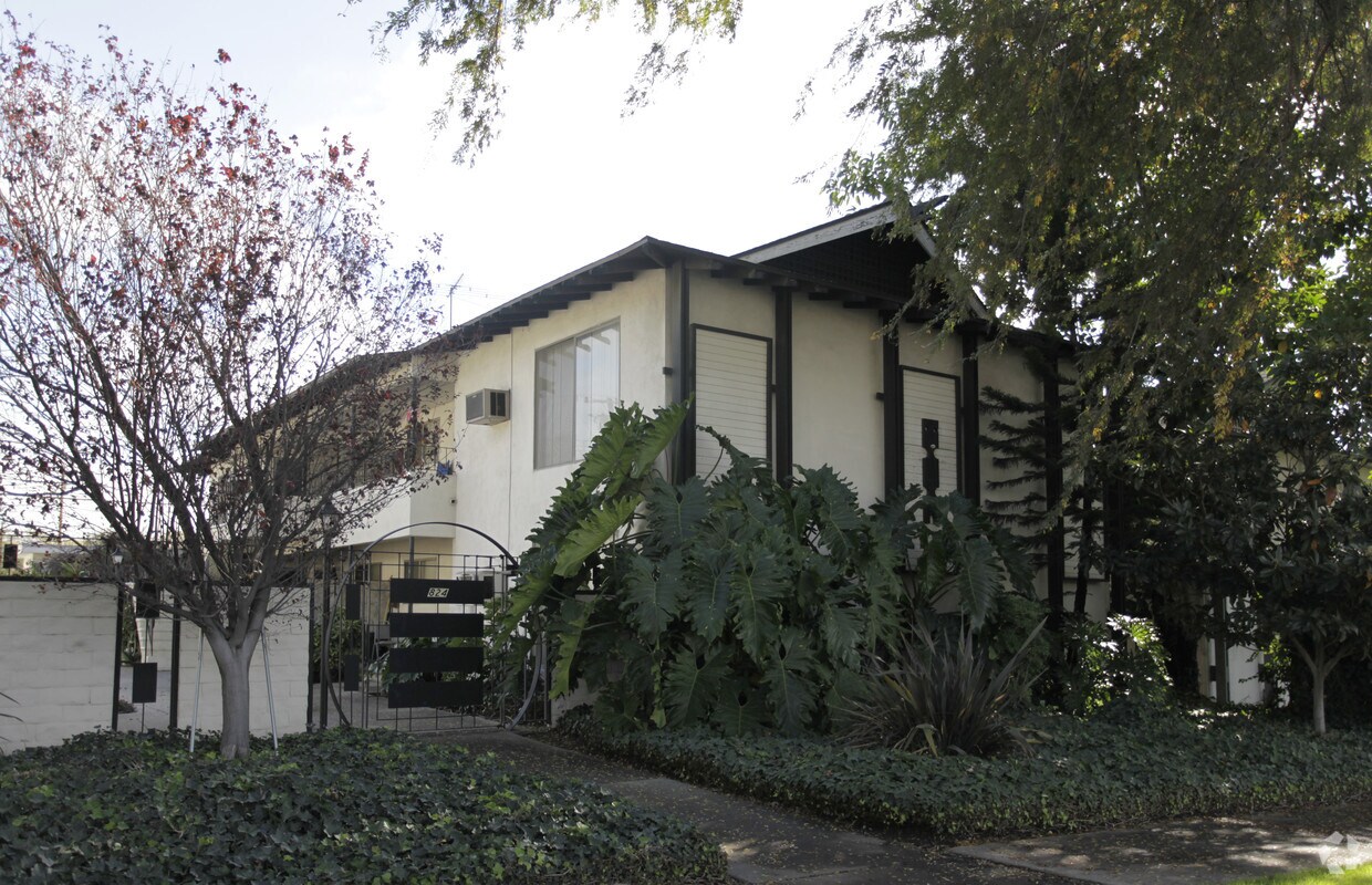 Primary Photo - 824 N Redding Way