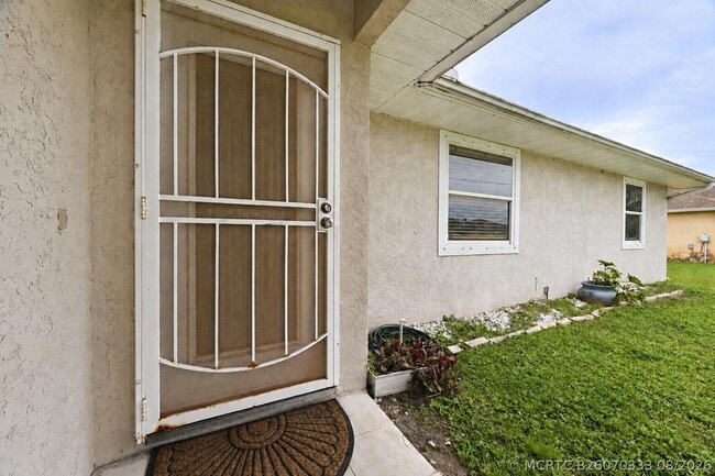 Building Photo - 1755 SW Castinet Ln