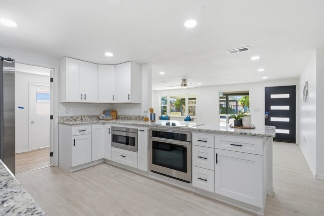 Photo - 613 N Highview Ter House