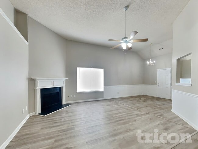 Building Photo - 805 Marcus Ln