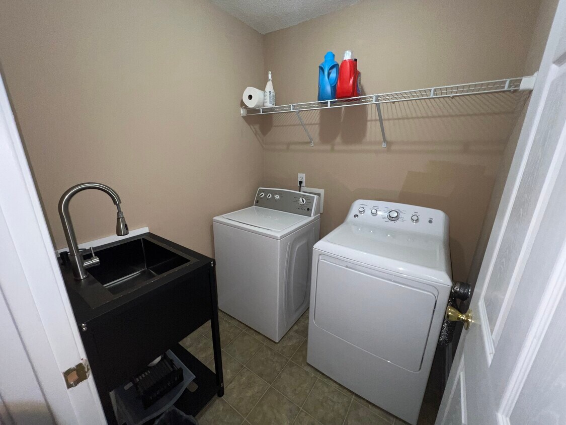 Foto del edificio - 4667 Derby Loop