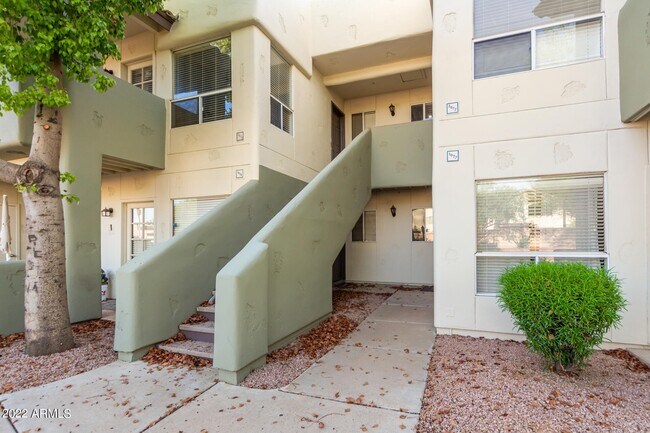 Building Photo - 1825 W Ray Rd