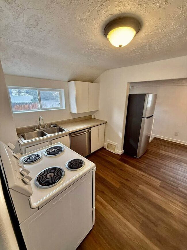 Foto del edificio - 624-628 W Benton