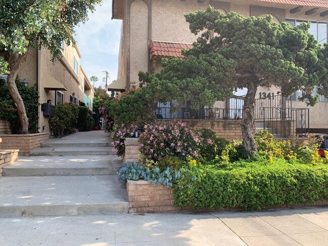 Foto del edificio - 1341 Berkeley St