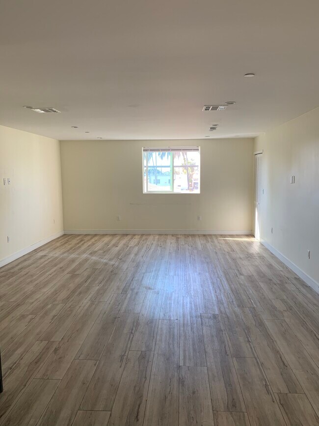 Building Photo - 629 N Normandie Ave