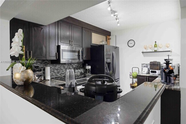 Foto del edificio - Northwest 11th Lane, Miami, FL 33182 - 3 BR 2 BA condo