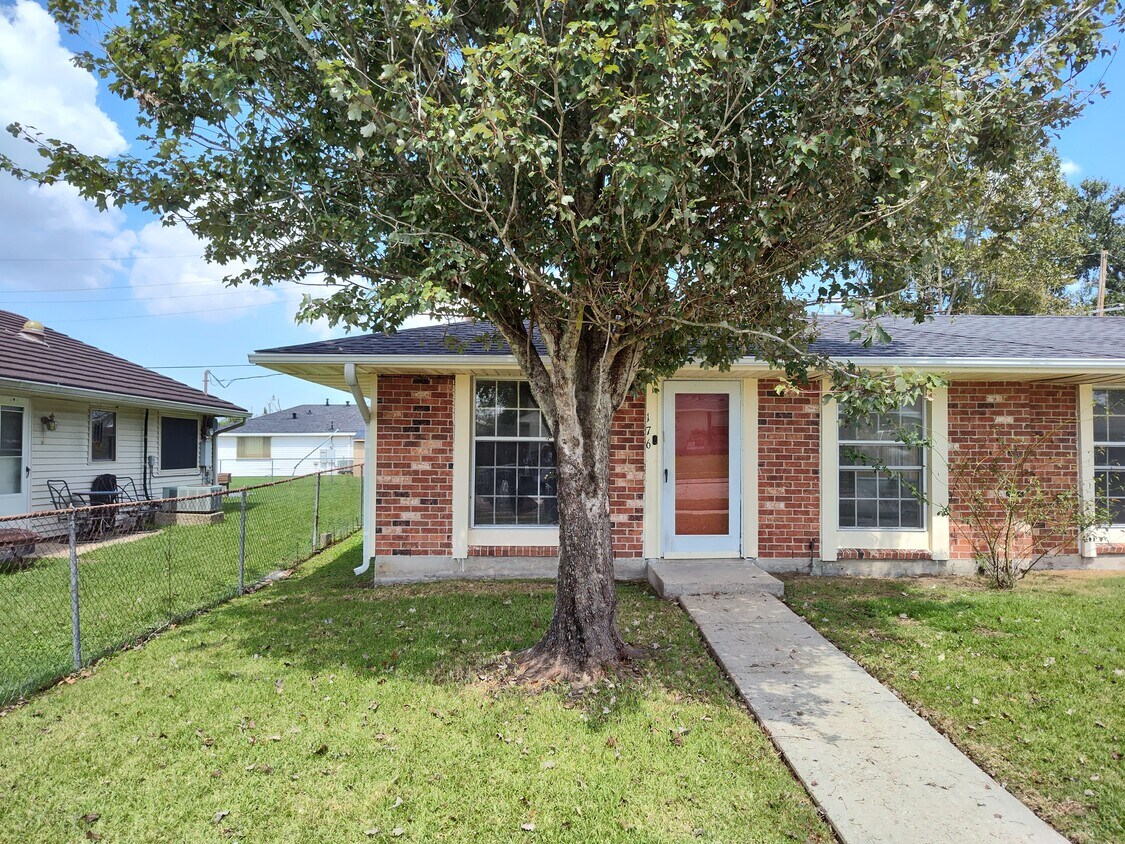 Foto principal - 176 Elaine Dr
