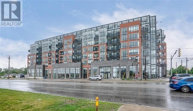 Building Photo - 681 Yonge St