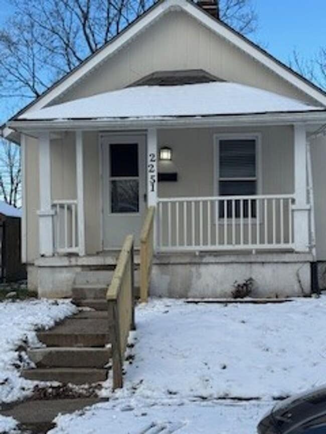 Cute 1 Bedroom with Basement - Cute 1 Bedroom with Basement House