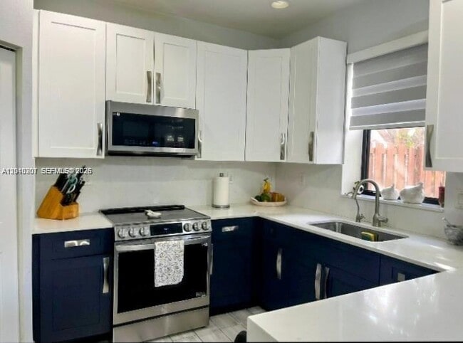 Building Photo - 17548 SW 153rd Ct