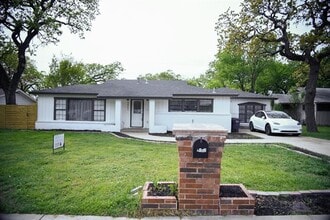 Building Photo - 4862 Dunlap Dr