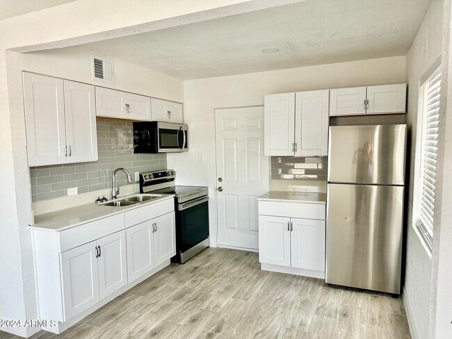 Foto del edificio - 6808 N 23rd Ave