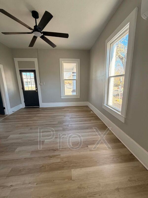 Foto del edificio - 1230 W 9th St