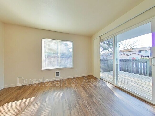 Building Photo - 3105 NE Flintlock Pl