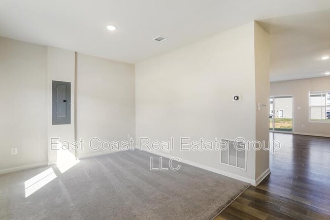 Building Photo - 35 Preening Rd