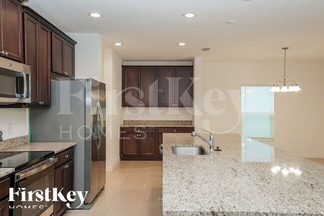 Foto del edificio - 5011 Royal Point Ave