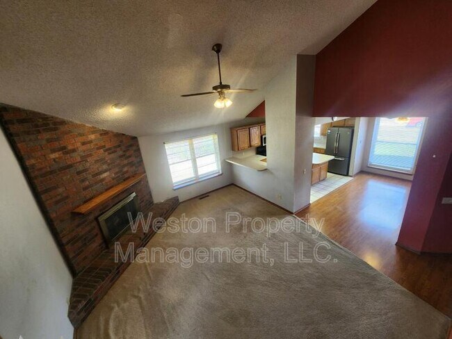 Building Photo - 3220 Duvall Dr