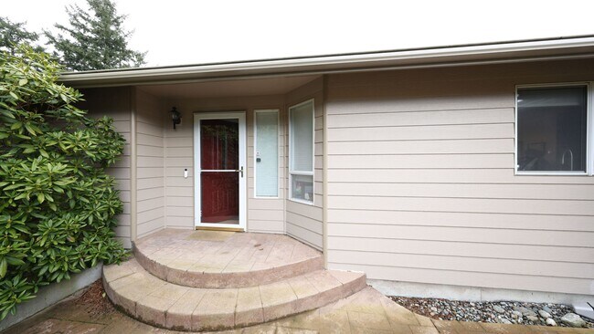 Foto del edificio - 3 Bed 2.5 Bath - View Home - Private Large Lot - Pet Friendly - NAS Whidbey