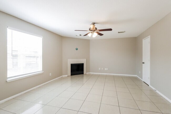 Foto del edificio - 7931 Evergreen Terrace Ln
