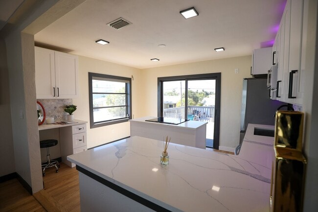 Photo - Fully Furnished Luxury Waterfront Unit w/in Walking Distance to the Shopping, Beach, Restaurants,... Townhome