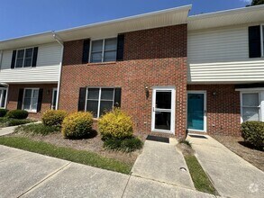 Building Photo - 2700 Thackery Rd
