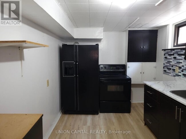 Building Photo - 6 Galewood Dr