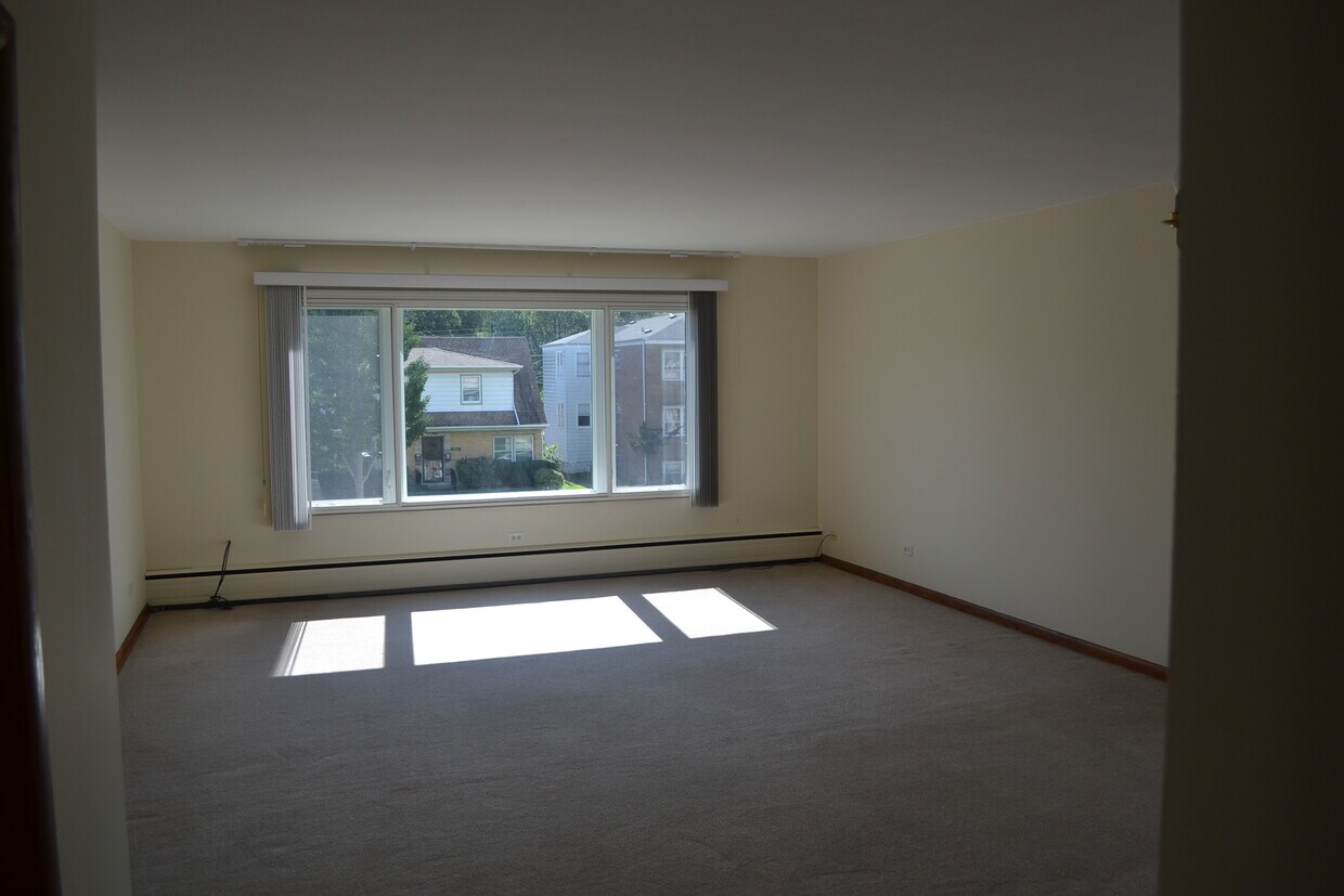 Living room - 4240 Oakton St