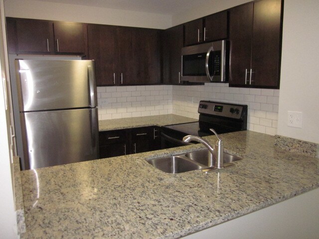 Building Photo - 20 Naper Blvd