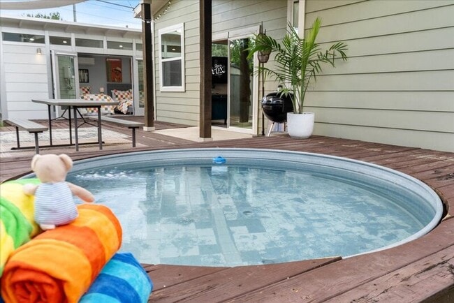 Building Photo - 6301 Santos St