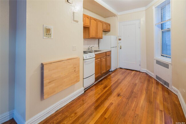 Building Photo - 111-56 76th Dr