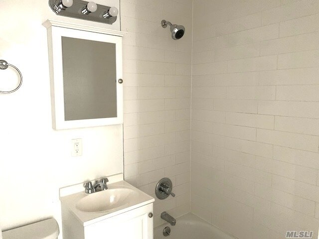 Building Photo - 215 E Broadway