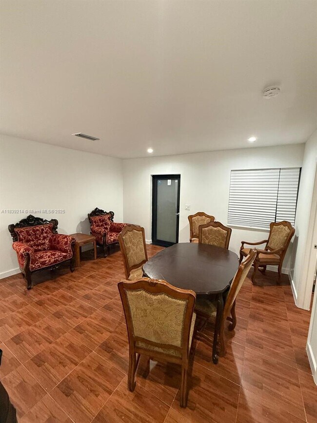 Foto del edificio - 1521 NW 134th St