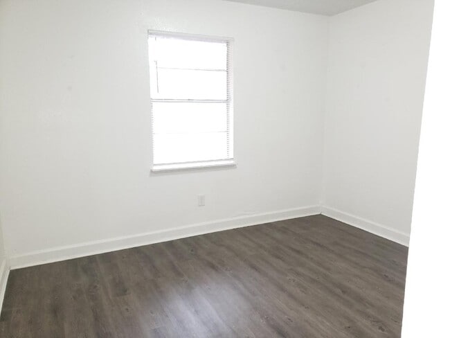 Foto del edificio - 8536 Channelview Cir